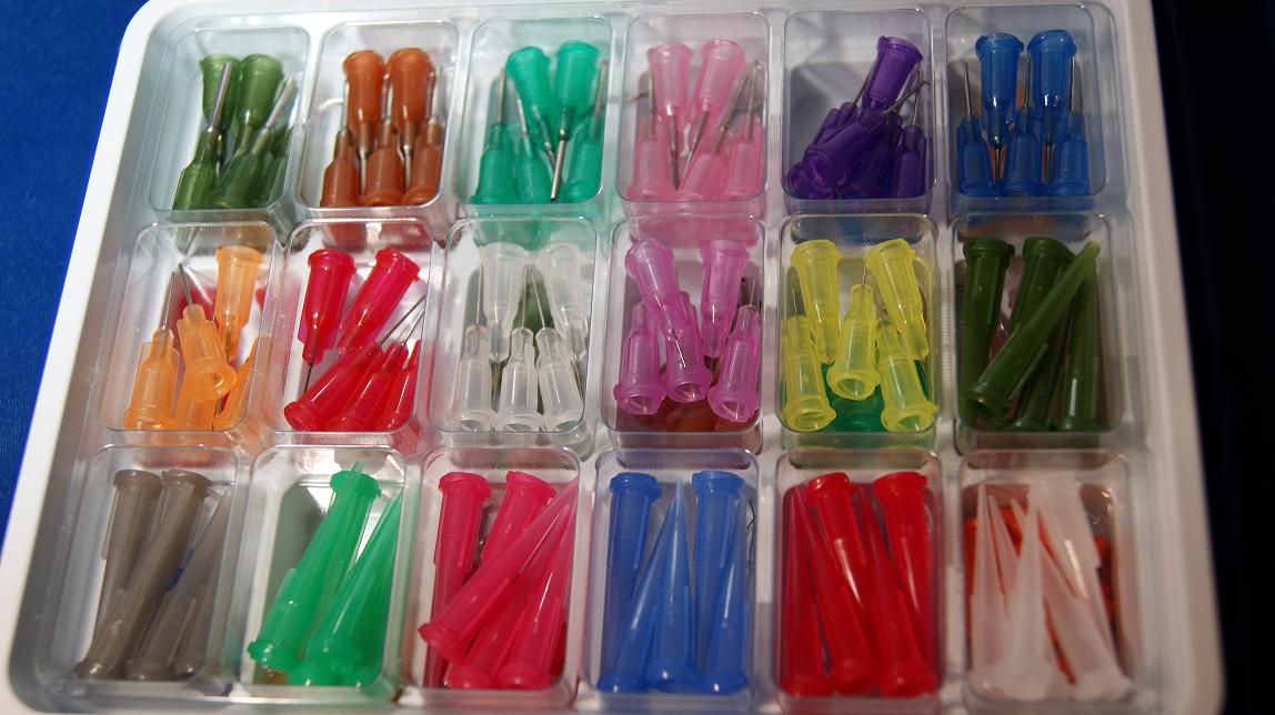 Top tray of dispensing tips